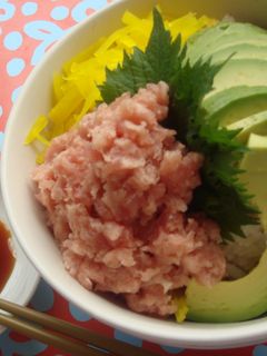 簡単!!アボカドとろたく丼 -レシピのメイン写真