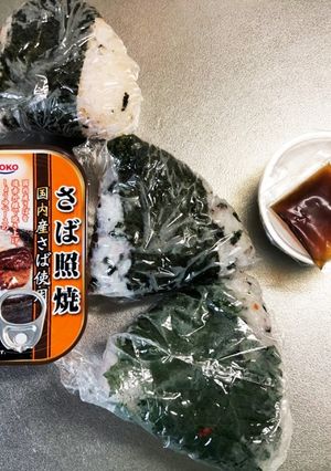 旦那弁当317♥おにぎりと缶詰め！-レシピのメイン写真