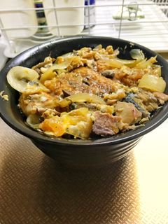 さんまの蒲焼と鯖の水煮缶の卵とじ丼-レシピのメイン写真