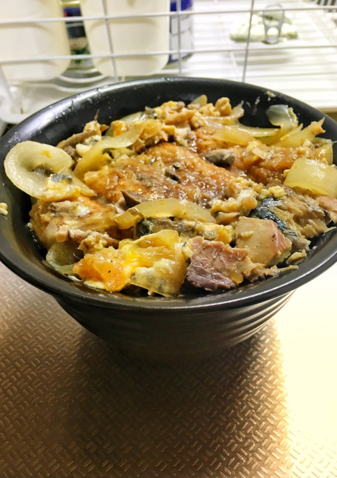 さんまの蒲焼と鯖の水煮缶の卵とじ丼-レシピのメイン写真