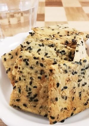 糖質オフ☆胡麻&チーズのおからクラッカー-レシピのメイン写真