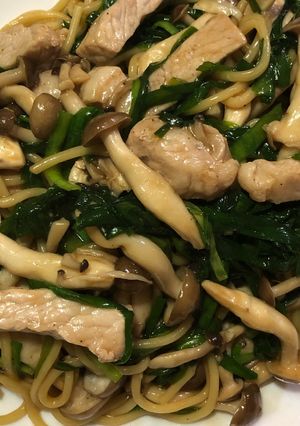 豚ロース しめじ ニラ の 焼きそば-レシピのメイン写真