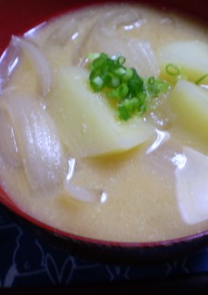 新ジャガ・新玉葱のお味噌汁-レシピのメイン写真