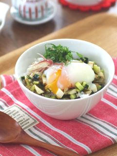 長芋ときゅうりのネバネバ温たま丼-レシピのメイン写真