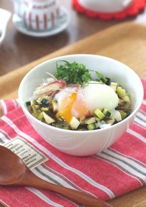 長芋ときゅうりのネバネバ温たま丼-レシピのメイン写真