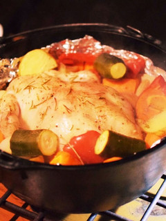 夏キャンプ!丸鶏と旬野菜のダッチオーブン-レシピのメイン写真