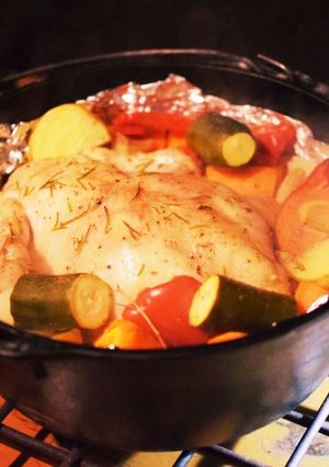 夏キャンプ！丸鶏と旬野菜のダッチオーブン-レシピのメイン写真