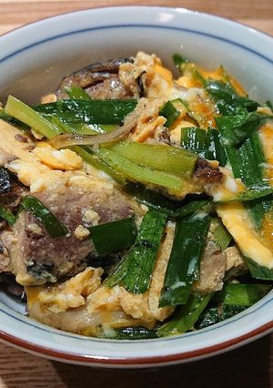 簡単☆いわしの水煮缶でニラとろ卵丼-レシピのメイン写真