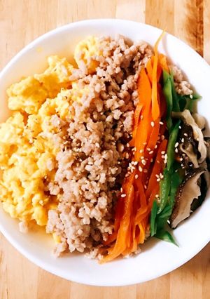 そぼろ丼 ついでに煮汁で色々作って5色丼-レシピのメイン写真