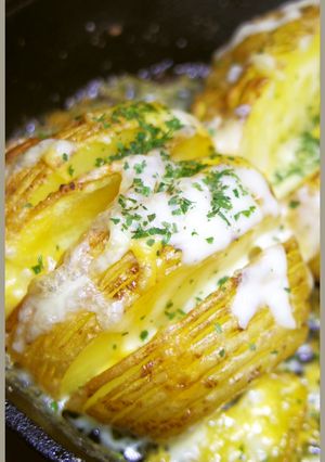スキレットでアツアツバッセルバックポテト-レシピのメイン写真