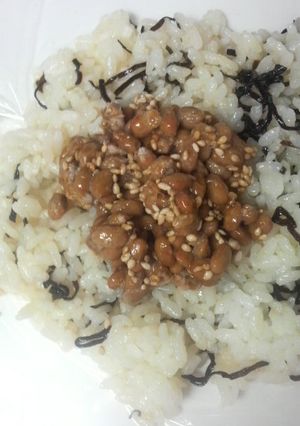 塩昆布バターX納豆のコラボおにぎり-レシピのメイン写真