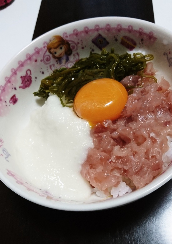 夏バテ対策☆めかぶねぎとろとろろ丼-レシピのメイン写真