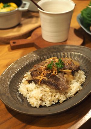 焼肉用お肉でガーリックライスのっけ丼-レシピのメイン写真