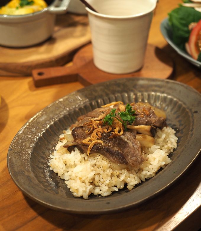 焼肉用お肉でガーリックライスのっけ丼-レシピのメイン写真
