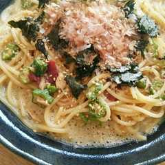 รูปของ すき焼きのたれで♪オクラと梅肉のパスタ
