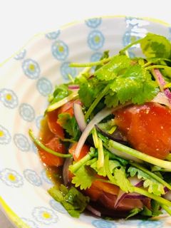 サーモンとパクチーのわさび醤油サラダ-レシピのメイン写真