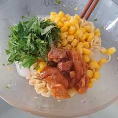 รูปของ コーンたっぷりお手軽冷やし麺