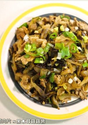 麻辣黑木耳炒洋蔥肉片．柯媽媽の植物燕窩-レシピのメイン写真