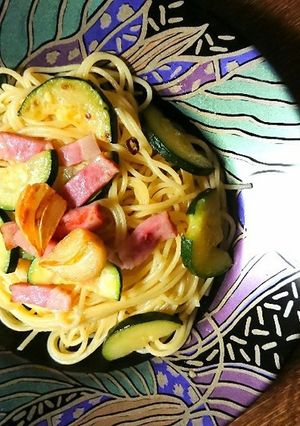 ズッキーニとベーコンのペペロンチーノ-レシピのメイン写真