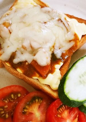 余ったカレーの救済♫カレーチーズトースト-レシピのメイン写真