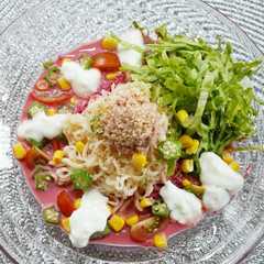 รูปของ 夏を楽しめ！ハッピーピンク冷やしラーメン