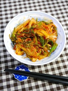 簡単!オクラと竹輪の甘辛キムチ炒め-レシピのメイン写真