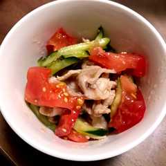 รูปของ 作り置き、きゅうりとトマトと豚肉の和え物
