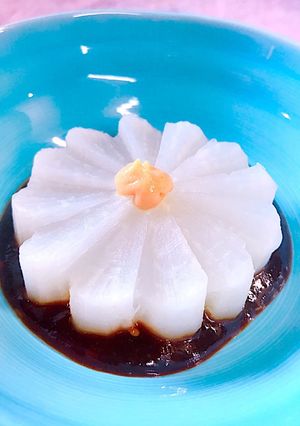 飾り切りの菊の花で！レンチン風呂吹き大根-レシピのメイン写真
