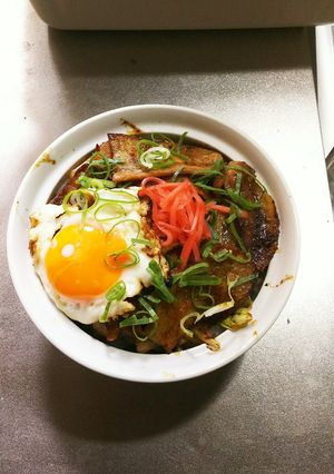 初心者でも安心、豚肉のスタミナ丼-レシピのメイン写真