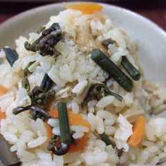 รูปของ ワラビの炊き込みご飯