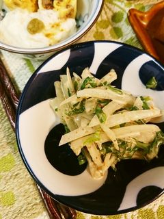 セロリ葉大根皮のゴマドレサラダ-レシピのメイン写真