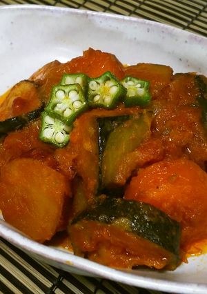 たっぷり野菜消費だ♪簡単トマト煮込み-レシピのメイン写真