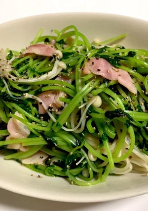 豆苗とベーコンのにんにく炒め-レシピのメイン写真
