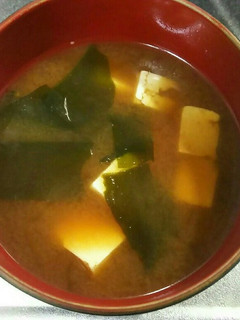 アレンジ可能! ワカメと豆腐の味噌汁-レシピのメイン写真