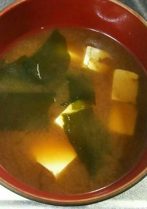 アレンジ可能！ ワカメと豆腐の味噌汁-レシピのメイン写真