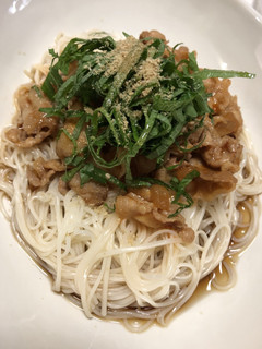 豚バラ肉と玉ねぎのピリ辛素麺-レシピのメイン写真