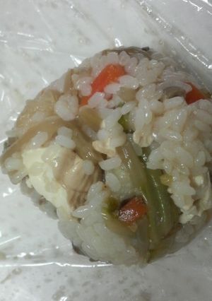 お鍋の具で♪旨みたっぷりおにぎり-レシピのメイン写真