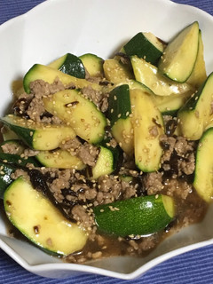簡単★ズッキーニと挽肉の塩昆布とろみ炒め-レシピのメイン写真