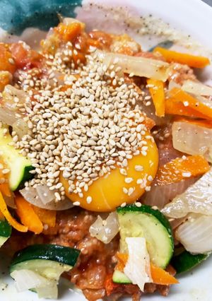 ヨーグルトでカルボナーラ風ミートソース丼-レシピのメイン写真