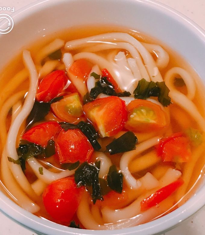 混ぜ込みわかめとトマトで、簡単うどん!-レシピのメイン写真