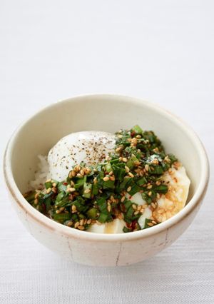簡単丼！！【豆腐と温玉のニラだれ丼】-レシピのメイン写真