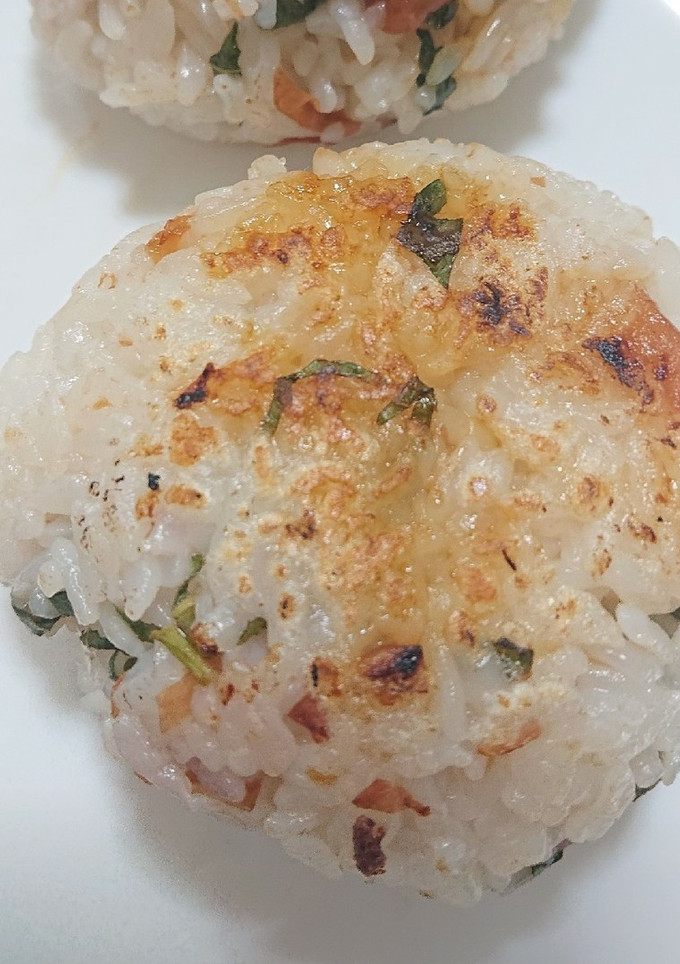 簡単 梅と大葉の焼きおにぎり-レシピのメイン写真