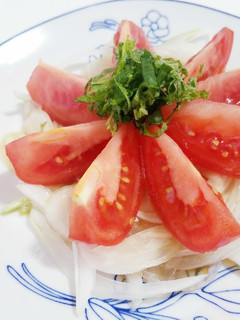 トマト玉ねぎ大葉のカルパッチョ風サラダ-レシピのメイン写真
