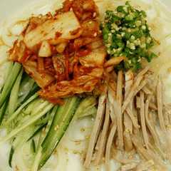 รูปของ 暑い日にピッタリ！豆乳キムチうどん
