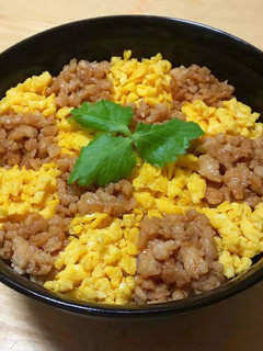 市松模様のそぼろ丼-レシピのメイン写真