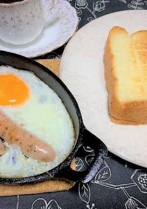 喫茶店風トーストとスキレットで目玉焼き-レシピのメイン写真