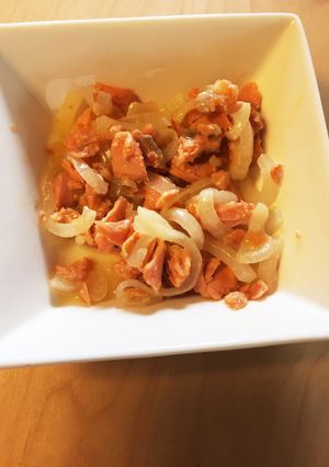 ビバ適当!鮭と玉ねぎの塩麹レモン炒め-レシピのメイン写真