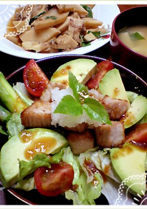 アボカドとマグロステーキのサラダ丼-レシピのメイン写真