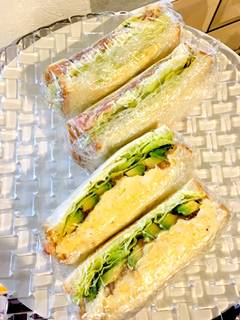 スモークサーモンとえびのアボカドサンド☆ by イオンワールド