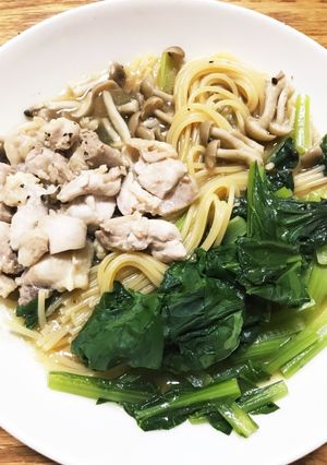 電子レンジで一皿調理の小松菜と鶏肉パスタ-レシピのメイン写真